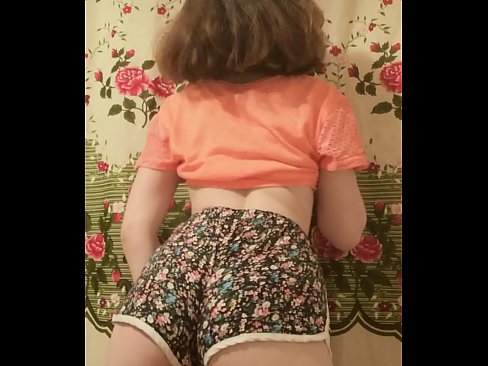 ❤️ Seksi mlada beba skida kratke hlačice pred kamerom ❌ Tvrdi porno kod nas